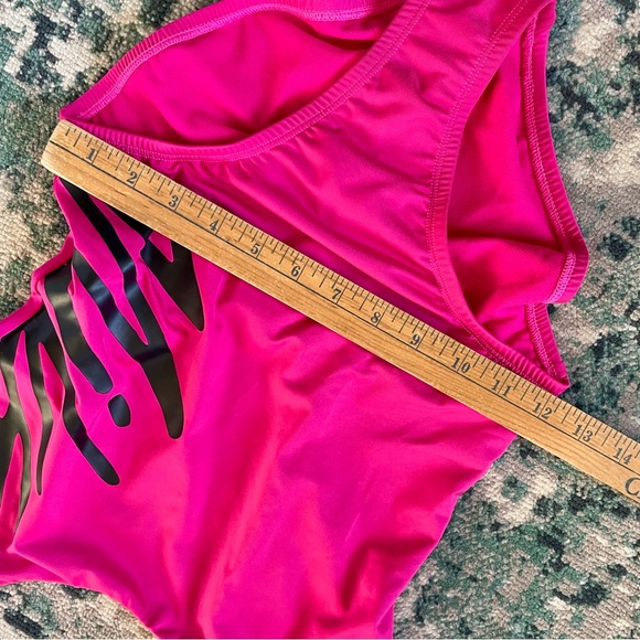 NWT Nike Dark Pink One Piece Swimsuit Bathing Swim Suit Small New Summer Beach - Picture 13 of 14